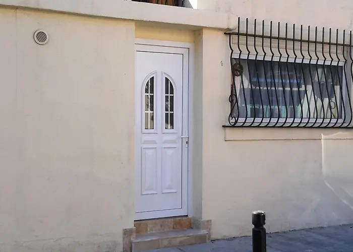 Antibes Hostels