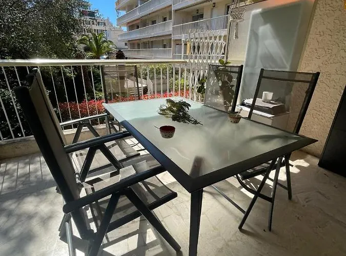 Private Bnb Renting Spacious 1 Bedroom Apartment In Antibes Center With A Parking