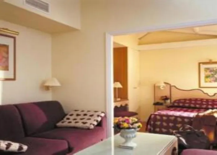 Hotel Suites Unic Renoir Saint-Germain Paris
