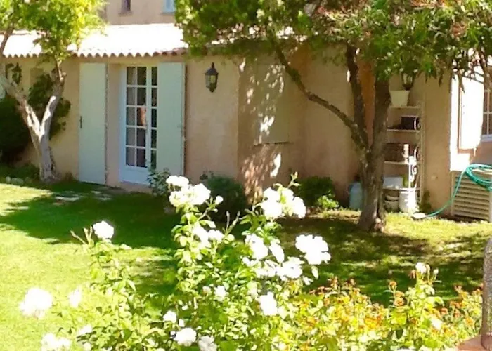 Oasis Avec Piscine En Plein Coeur De Saint-Tropez. Villa