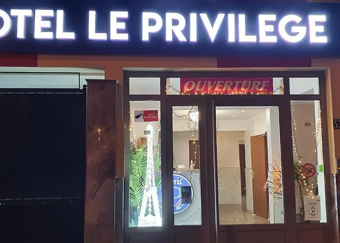 Hotel Le Privilege La Courneuve