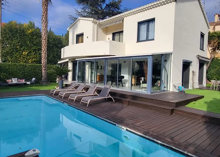 Villa Bel Air Cannes: Renovated Beachfront Retreat with Pool
