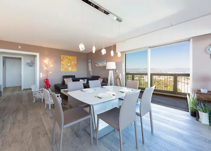 Le Chambord Stylish 2-Bedroom Apartment With Breathtaking View In Antibes!