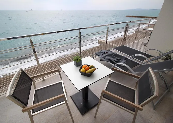 Villeneuve-Loubet Hotels