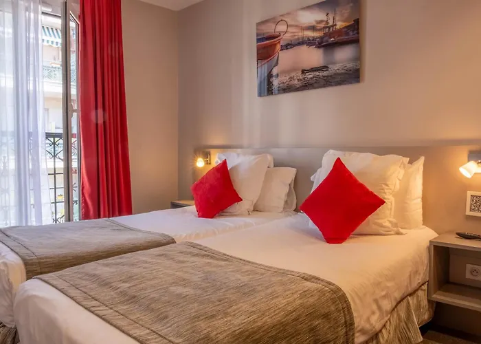 Nice hotels near Verdure Theatre