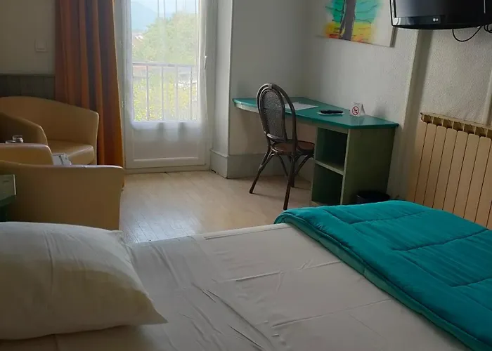 Hotel De La Grotte Aix-les-Bains