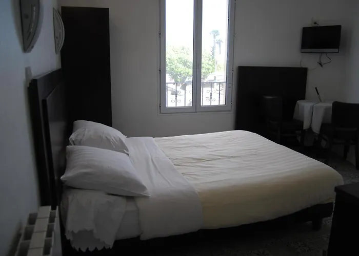 Nice hotels near Garibaldi Square