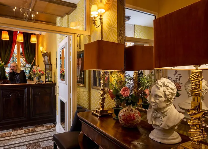 Hotel Des Marronniers Paris