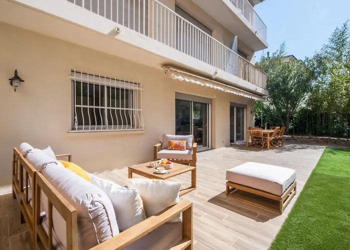 2-Bedroom Apartment With Garden Cannes
