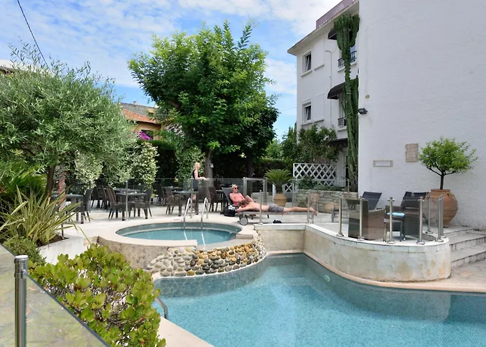 Cannes hotels near Plage du Festival