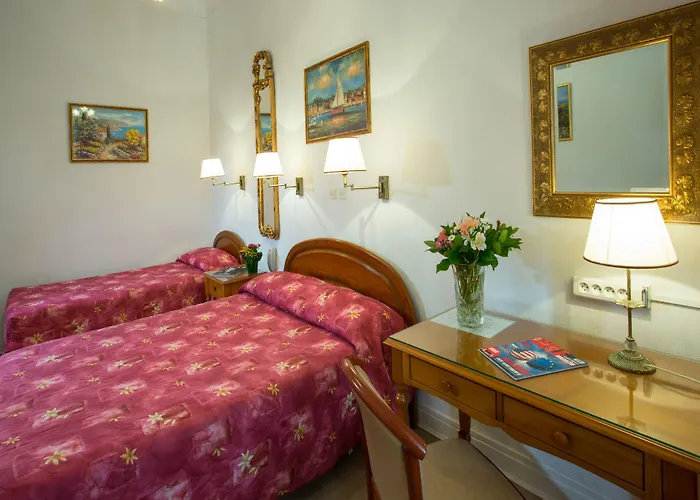 Menton hotels near Pian State Park