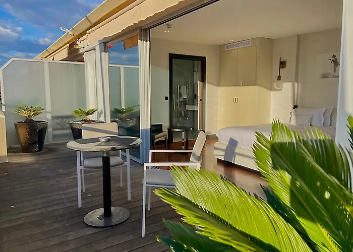 Cannes hotels near Le Suquet