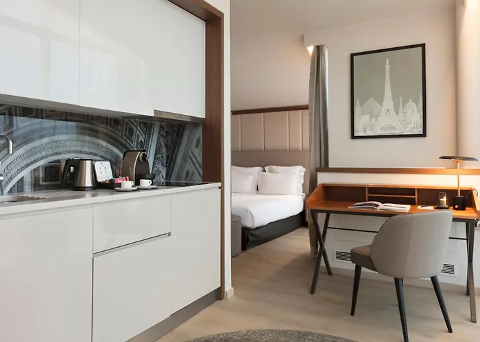 La Clef Tour Eiffel Paris By The Crest Collection Hotel