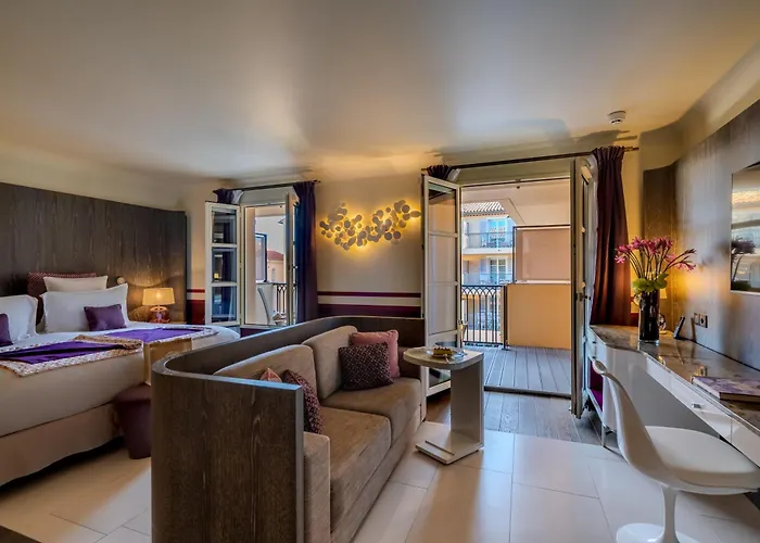 Hotel De Paris Saint-Tropez With a Casino