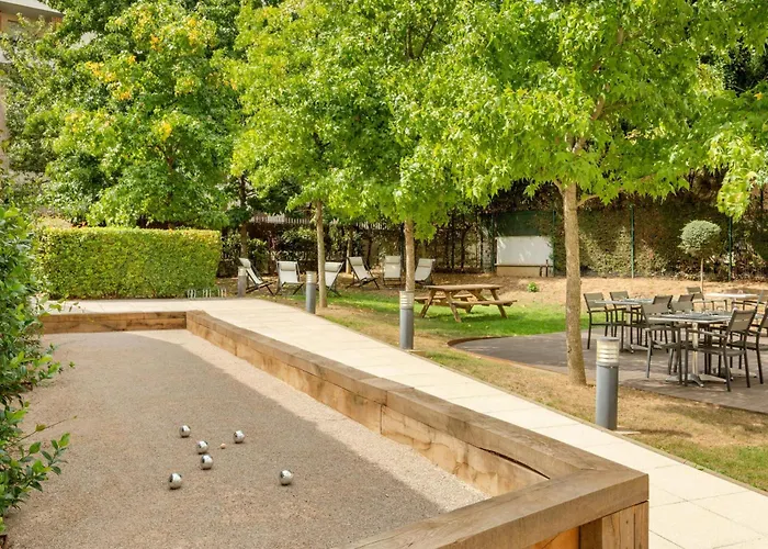Courtyard By Marriott Paris Saint Denis Hotel