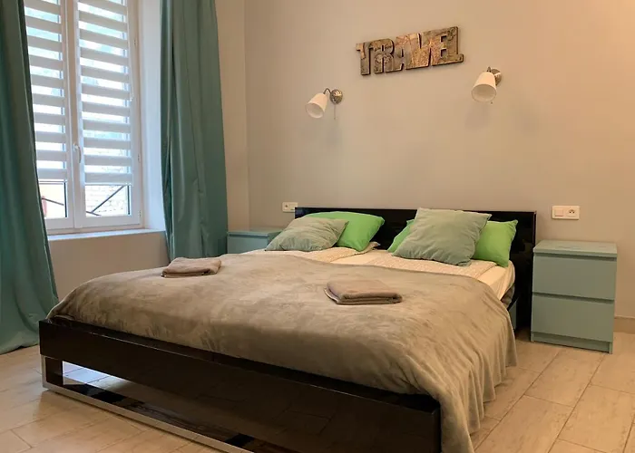 Monte Carlo Vacation Rentals near Kennedy Square